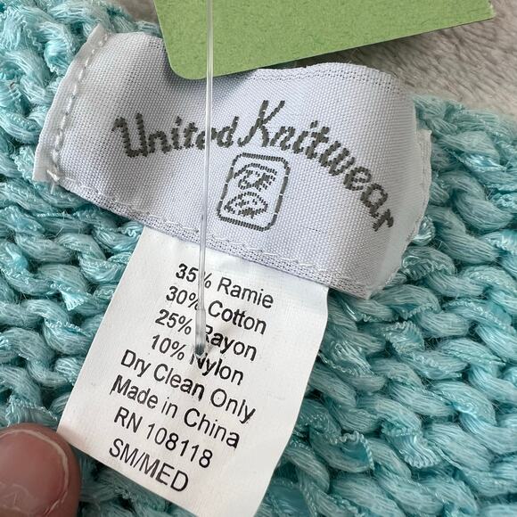 United Knitwear Vintage powder Blue Sweater Women's size Small Medium - Picture 2 of 8